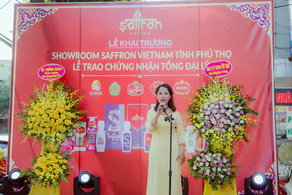 Khai tr動董ng Showroom Saffron VIETNAM t畛�h Ph炭 Th畛� width=