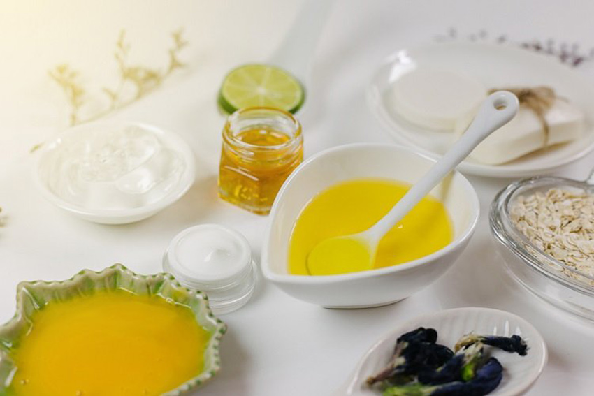 Cách đắp mặt nạ Saffron mật ong